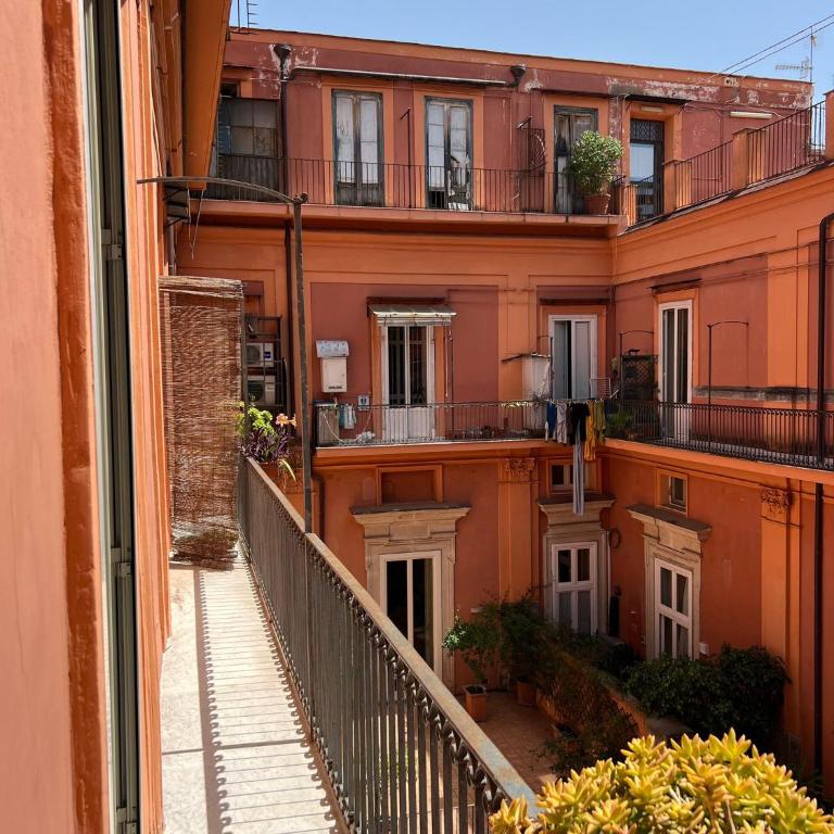 B&B Ruffo di Bagnara Palazzo Monumentale - Camera Matrimoniale con Balcone - 14