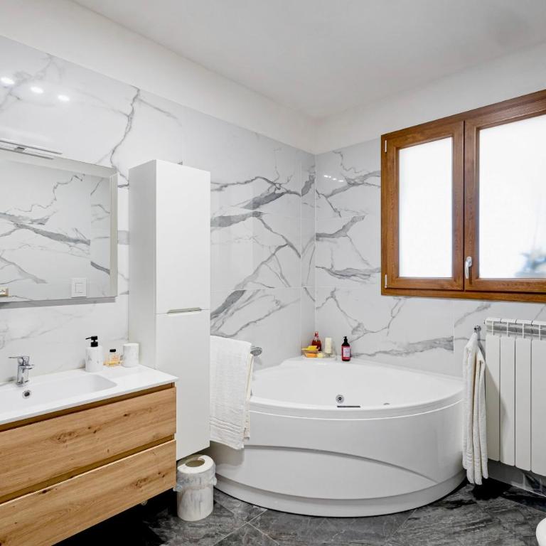 Terrazza Levante - Boutique rooms - Camera Queen con Vasca Idromassaggio - 4