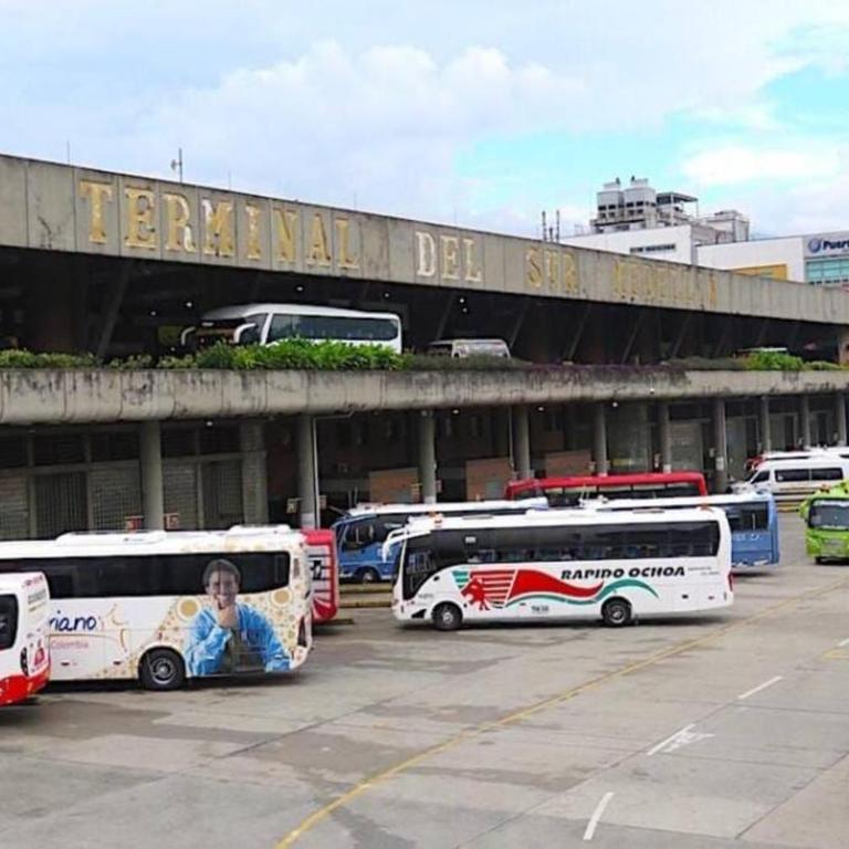 Casangel Hogar Familiar en Sector Exclusivo cerca al Aeropuerto Local frente al Poblado - Casa de 4 dormitorios - 43