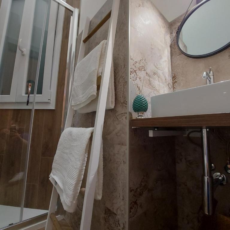 Greso - Deluxe King Room - 12