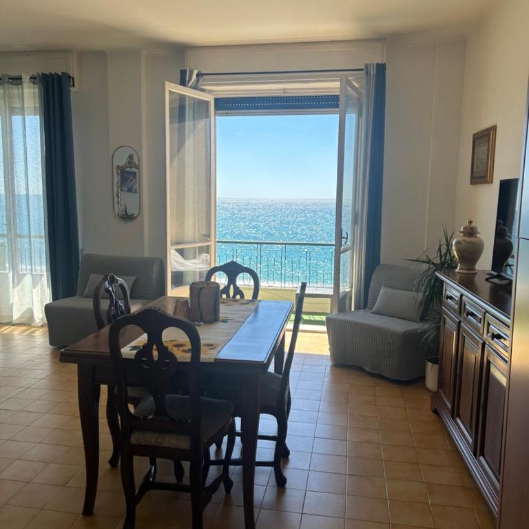 VISTA MARE SAVONA "Posto auto e ombrellone con due sdraio compreso" - Appartamento con 1 Camera da Letto - 10