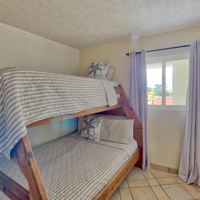 Las Palmas Resort - Deluxe King Suite - 5