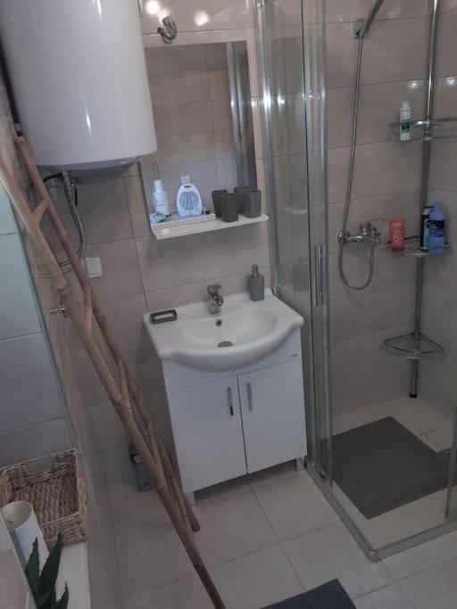 Golden Meadow - Three-Bedroom Villa - 11