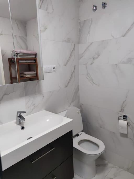 Řadový dům u moře, 20 minut od letiště, bazén - Casa de 2 dormitorios - 20