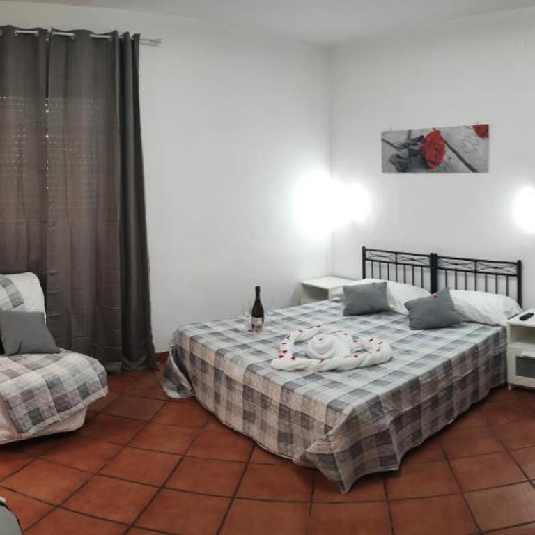 Royal House Fiumicino - Camera Tripla con Bagno Privato - 1