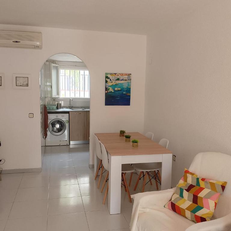 BAJO CON JARDIN PRIVADO Y PISCINA - Font Nova - Apartamento de 2 dormitorios - 7