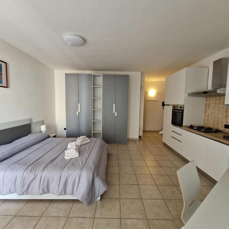 Open space centrale con parcheggio privato coperto - Monolocale con Balcone - 15