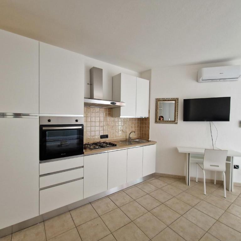 Open space centrale con parcheggio privato coperto - Monolocale con Balcone - 11