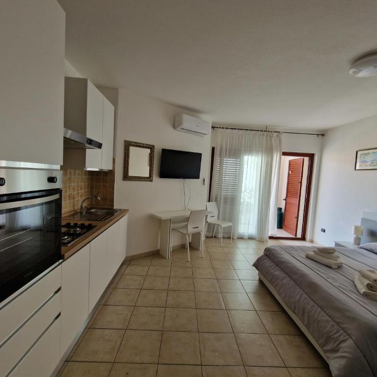 Open space centrale con parcheggio privato coperto - Monolocale con Balcone - 9