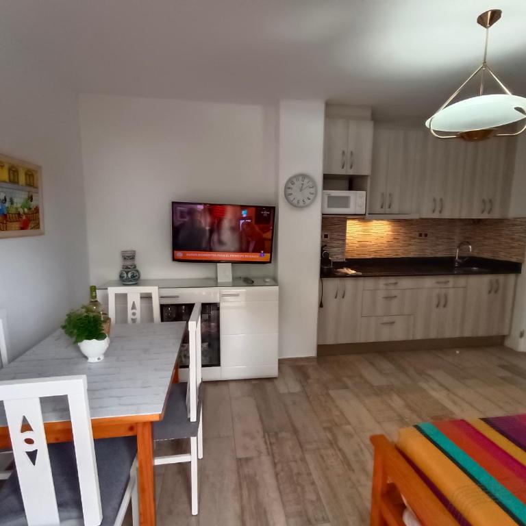 Jescamar 2 - Two-Bedroom Apartment - 7