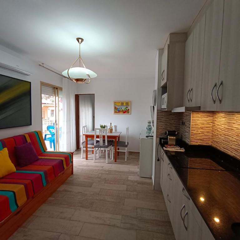 Jescamar 2 - Two-Bedroom Apartment - 6