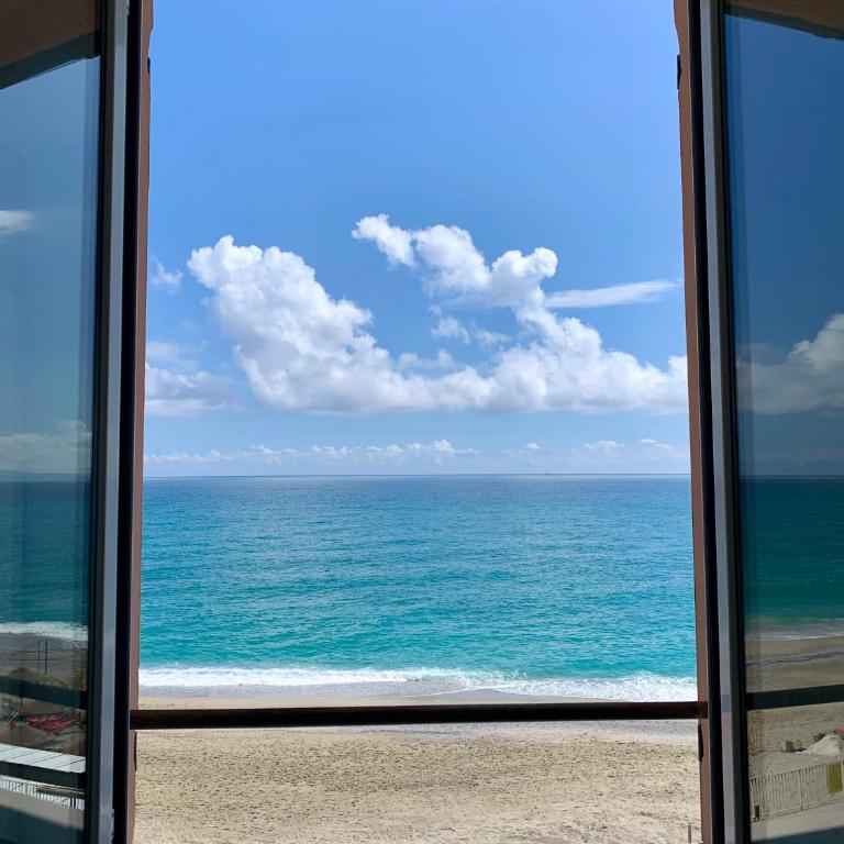 Affacciati al mare - Appartamento con 1 Camera da Letto - 2
