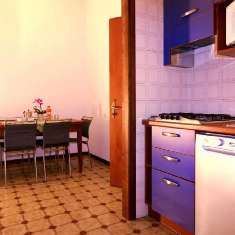 Bright and cosy apartment in Lido dei Pini - Apartment - 2