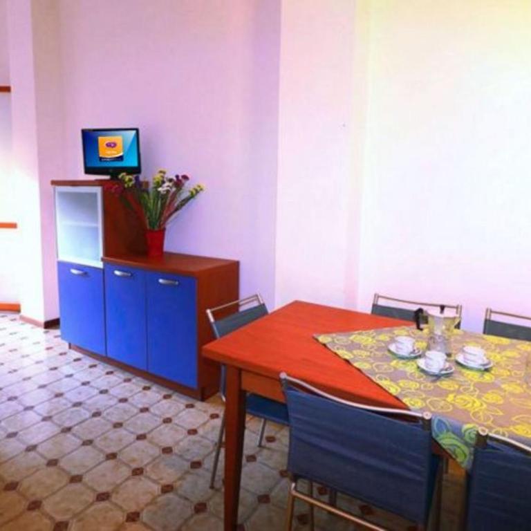 Bright and cosy apartment in Lido dei Pini - Apartment - 3