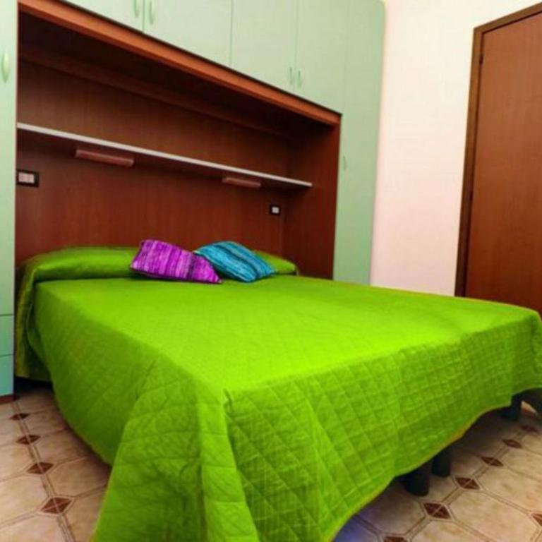 Bright and cosy apartment in Lido dei Pini - Apartment - 6