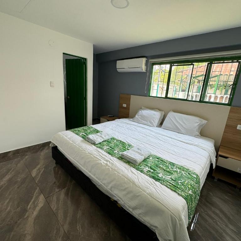 Hotel Maratea Melgar - Habitación Deluxe con cama extragrande - 1