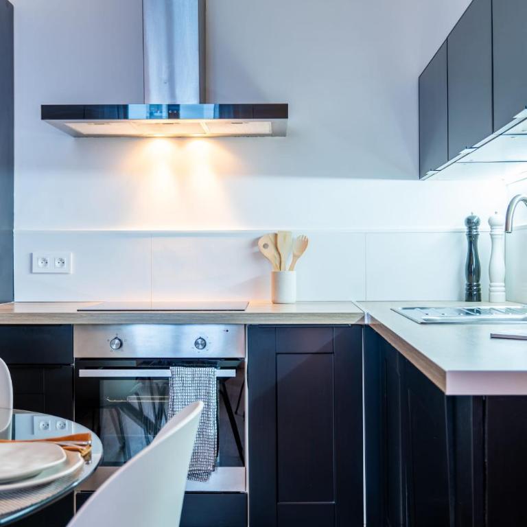 Upscale 3-room apartment 200m from the Palais - Appartement - 10