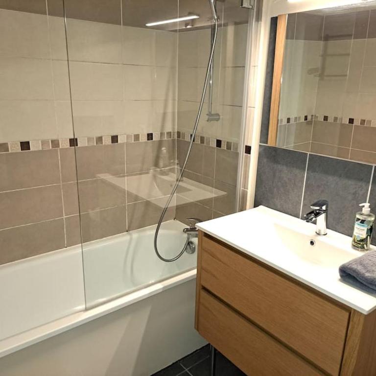 Suite Chanzy 69 - Two-Bedroom Apartment - 11