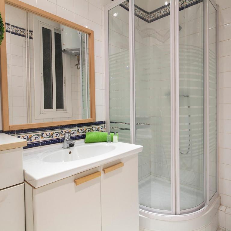 Spot Smart Nomad - Two-Bedroom Apartment with Patio - 5