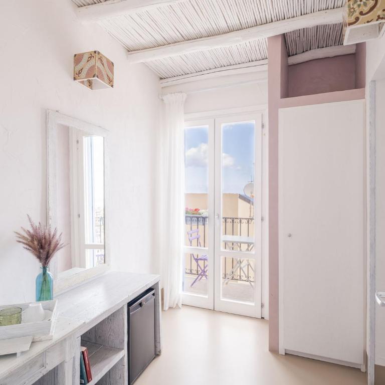 Tannur B&B - Double Room with French Bed with Balcony and Sea View - 5