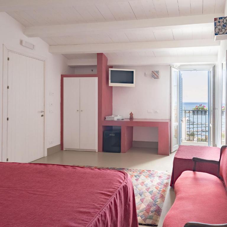 Tannur B&B - Superior Double Room with Balcony and Sea View - 5