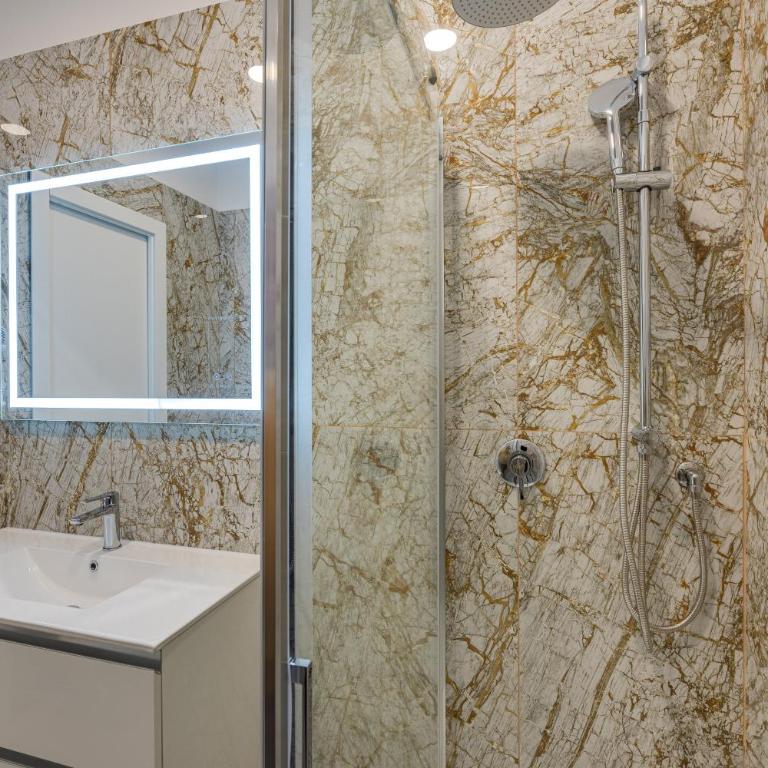 NAIF Suites - Camera Queen Superior - 10