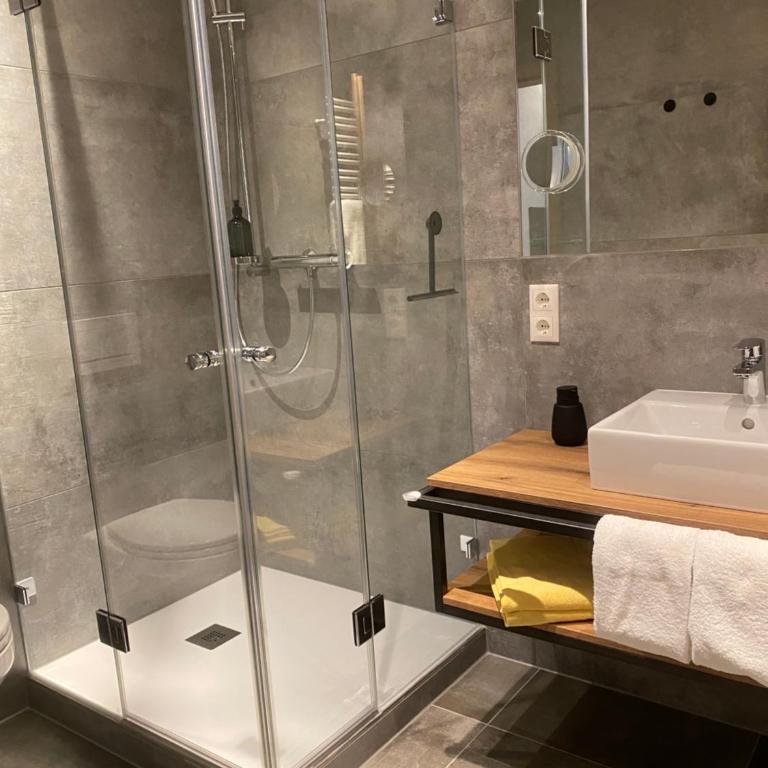 Ferienwohnungen Weiherbach - Hallenbad - Apartment mit 1 Schlafzimmer, Balkon und Bergblick - 5