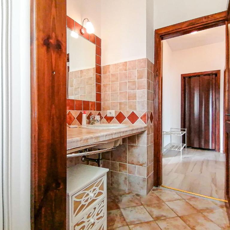 Piazza Villamarina - Appartamento con 2 Camere da Letto - 12