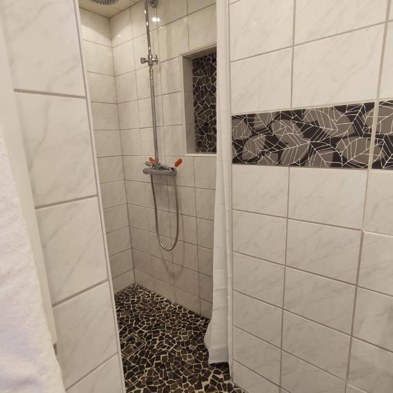 Pools, Sauna und Balkon mit Panoramablick - Apartment mit 1 Schlafzimmer, Balkon und Bergblick - 14