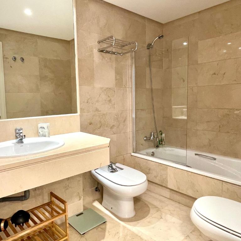 TopMarbella Marina Banus Luxury Apartment - Marbella Marina Banus luxurious Apartment Sea Views - Family Two-Bedroom Apartment with View - 18