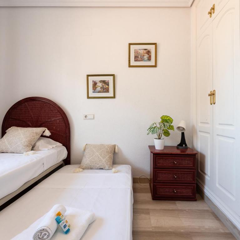 Malagasuite Seaside Penthouse with 2 Car Parking - Four-Bedroom Penthouse Apartment - 20