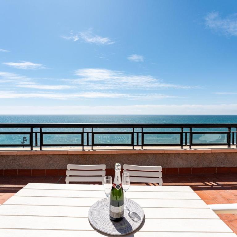 Malagasuite Seaside Penthouse with 2 Car Parking - Four-Bedroom Penthouse Apartment - 5