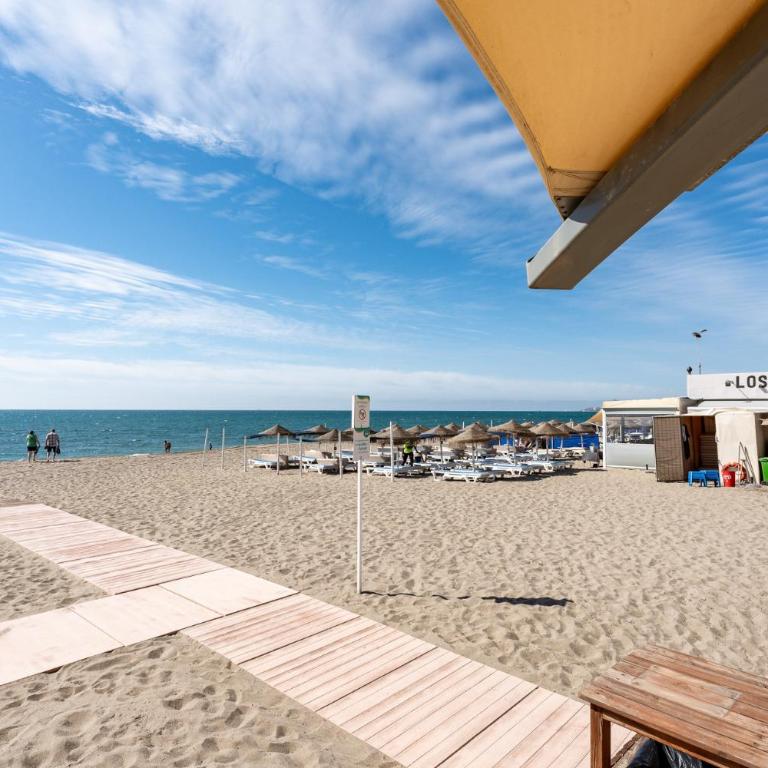 Malagasuite Seaside Penthouse with 2 Car Parking - Four-Bedroom Penthouse Apartment - 33
