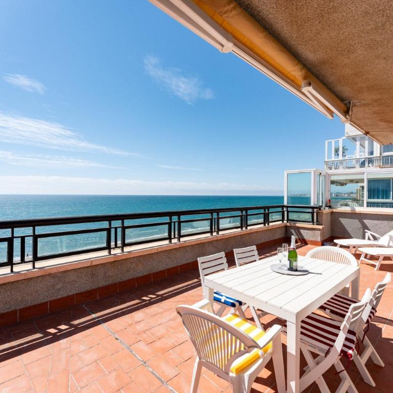 Malagasuite Seaside Penthouse with 2 Car Parking - Four-Bedroom Penthouse Apartment - 6