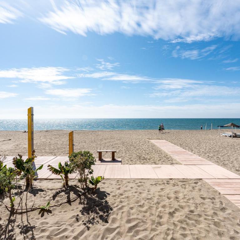 Malagasuite Seaside Penthouse with 2 Car Parking - Four-Bedroom Penthouse Apartment - 36