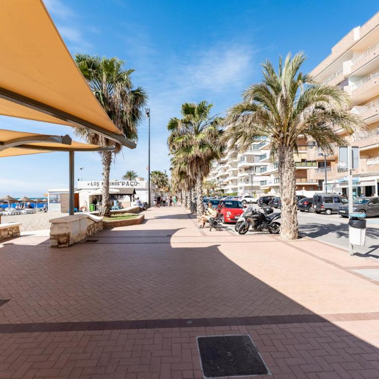 Malagasuite Seaside Penthouse with 2 Car Parking - Four-Bedroom Penthouse Apartment - 32