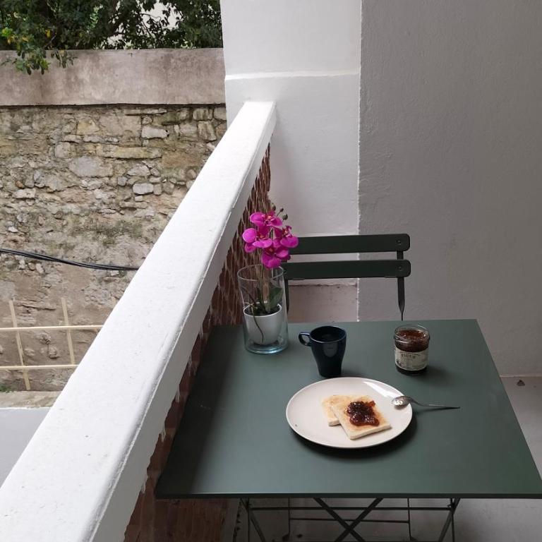Studio balcon, intra muros, climatisé avec Wifi - One-Bedroom Apartment - 7