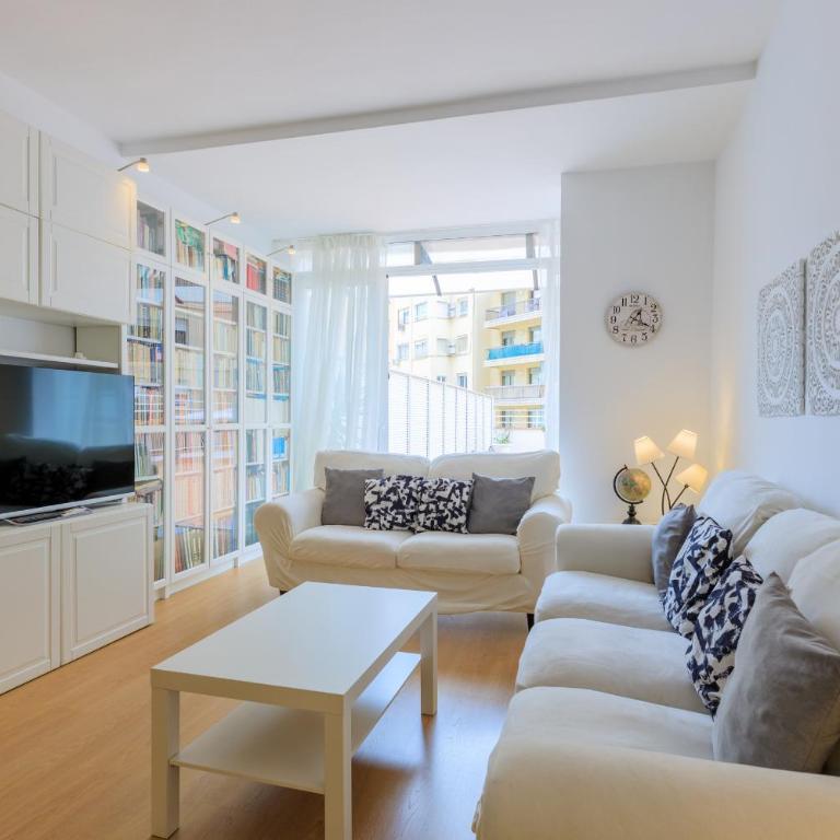 ApartEasy - Private terrace, 3 bedrooms, Eixample - Apartment with Terrace - 4
