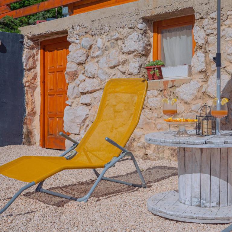 Sweet Cottage - One-Bedroom House - 74