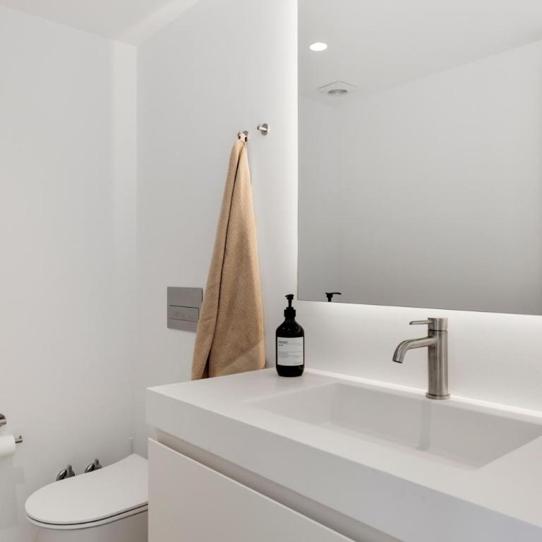 Luxury Villa Near Marbella with Private Pool, Jacuzzi & Modern Amenities - Villa - 51