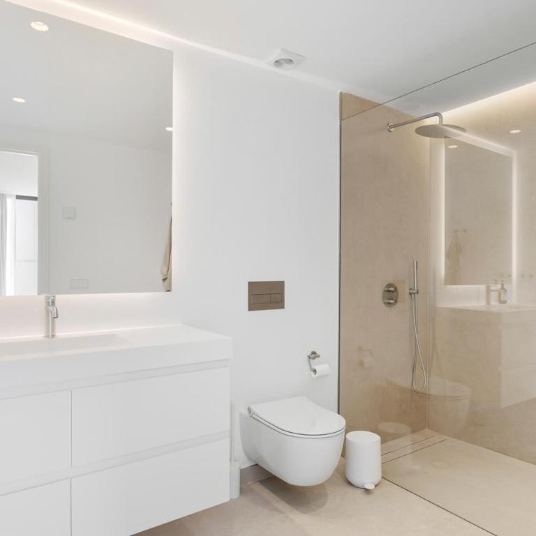 Luxury Villa Near Marbella with Private Pool, Jacuzzi & Modern Amenities - Villa - 46