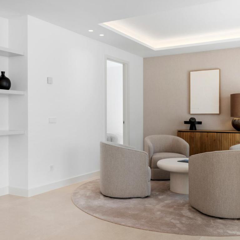 Luxury Villa Near Marbella with Private Pool, Jacuzzi & Modern Amenities - Villa - 11