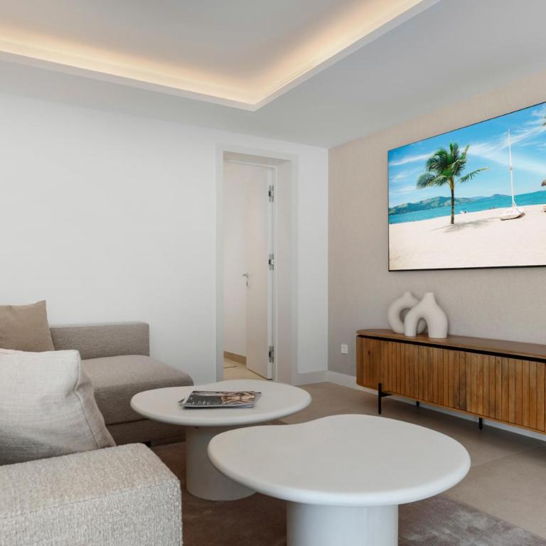 Luxury Villa Near Marbella with Private Pool, Jacuzzi & Modern Amenities - Villa - 34