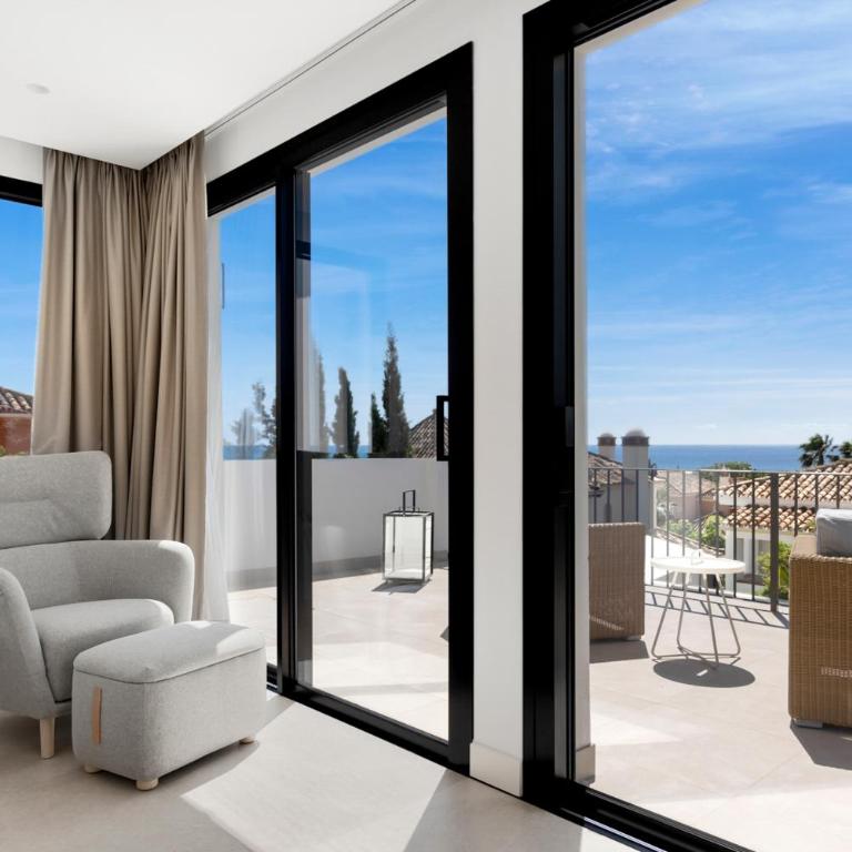 Luxury Villa Near Marbella with Private Pool, Jacuzzi & Modern Amenities - Villa - 24