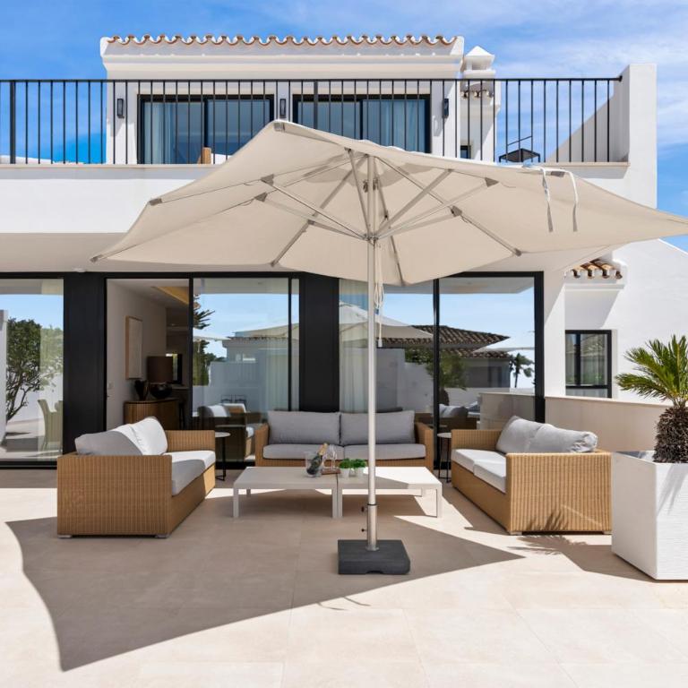 Luxury Villa Near Marbella with Private Pool, Jacuzzi & Modern Amenities - Villa - 60