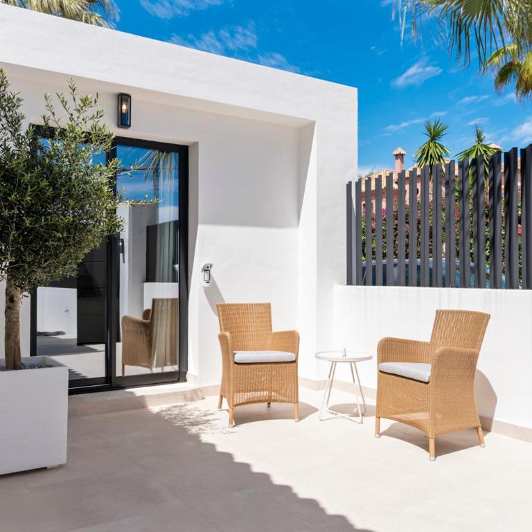 Luxury Villa Near Marbella with Private Pool, Jacuzzi & Modern Amenities - Villa - 54