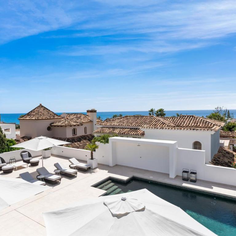 Luxury Villa Near Marbella with Private Pool, Jacuzzi & Modern Amenities - Villa - 31