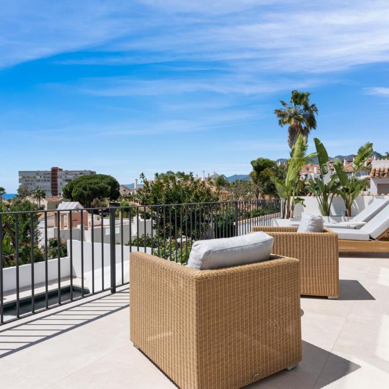 Luxury Villa Near Marbella with Private Pool, Jacuzzi & Modern Amenities - Villa - 28