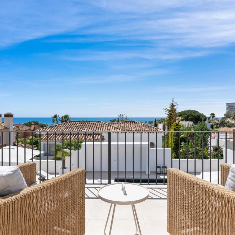 Luxury Villa Near Marbella with Private Pool, Jacuzzi & Modern Amenities - Villa - 27