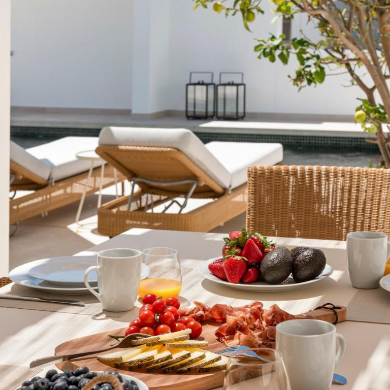 Luxury Villa Near Marbella with Private Pool, Jacuzzi & Modern Amenities - Villa - 8